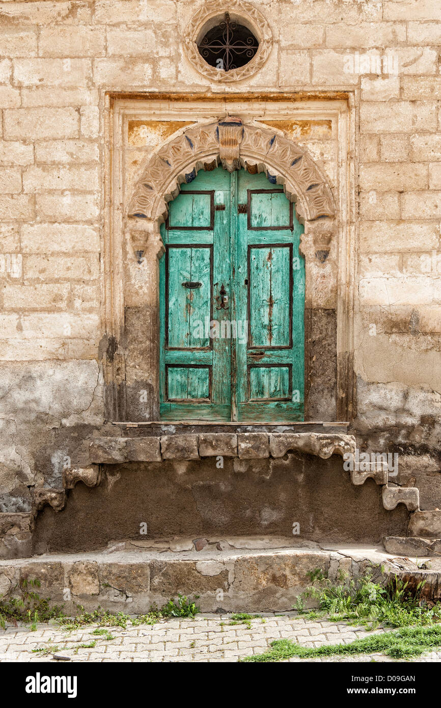 Mustafapasa, porta di legno, Cappadocia, Anatolia, Turchia Foto Stock