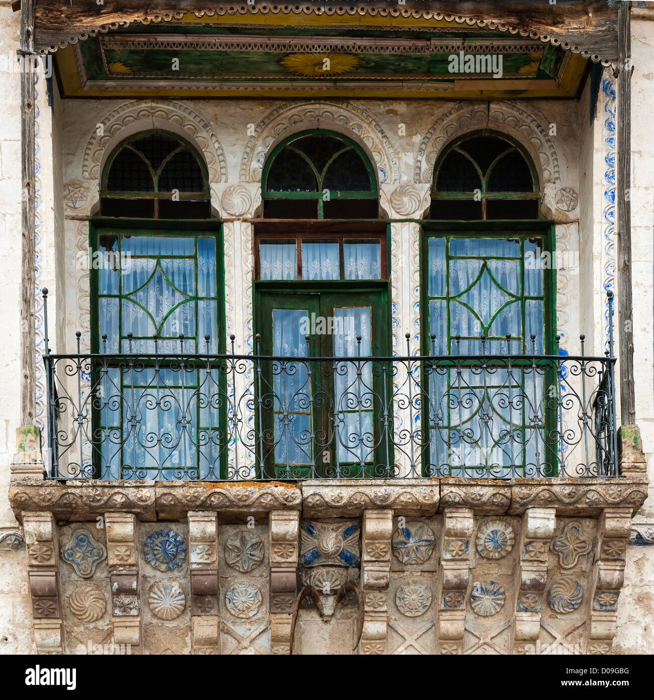 Mustafapasa, finestre di una vecchia casa greca hotel, Cappadocia, Anatolia, Turchia Foto Stock