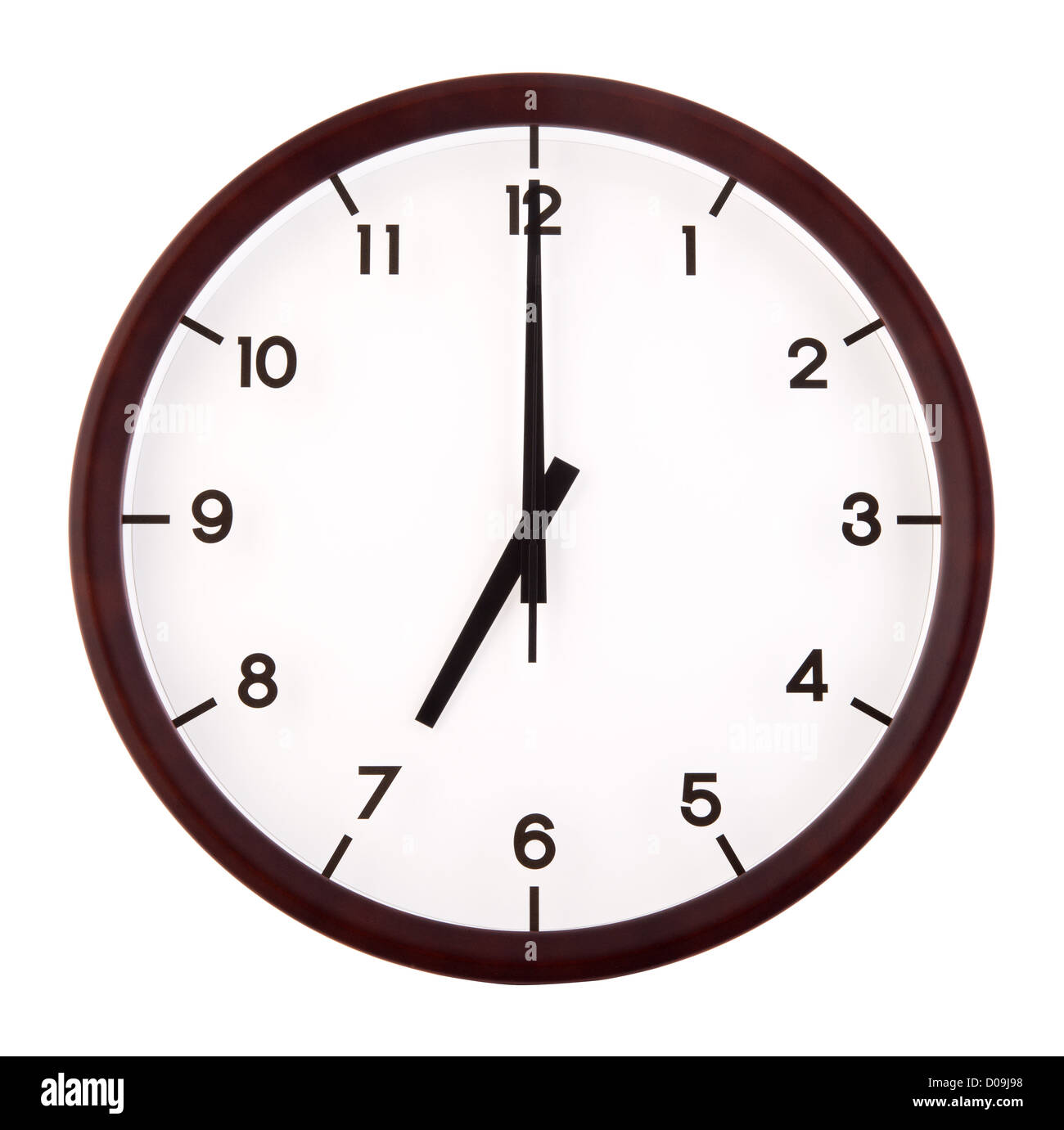 Classic orologio analogico rivolto a ore 7, isolato su sfondo bianco Foto  stock - Alamy