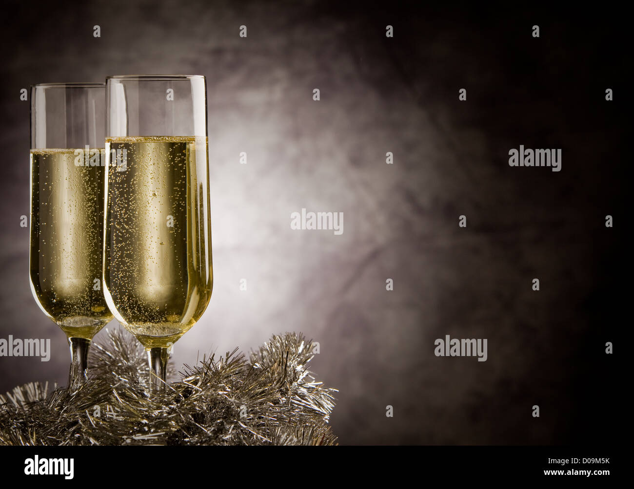 Foto di Natale Capodanno champagner bicchieri di fronte rurale di fondo Foto Stock