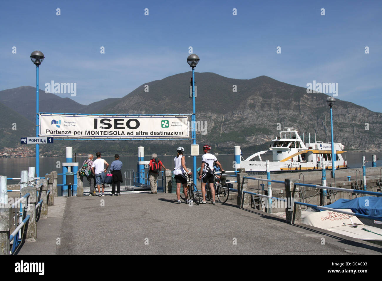 Iseo imbarcadero per traghetto sul Lago d'Iseo, Italia Foto Stock