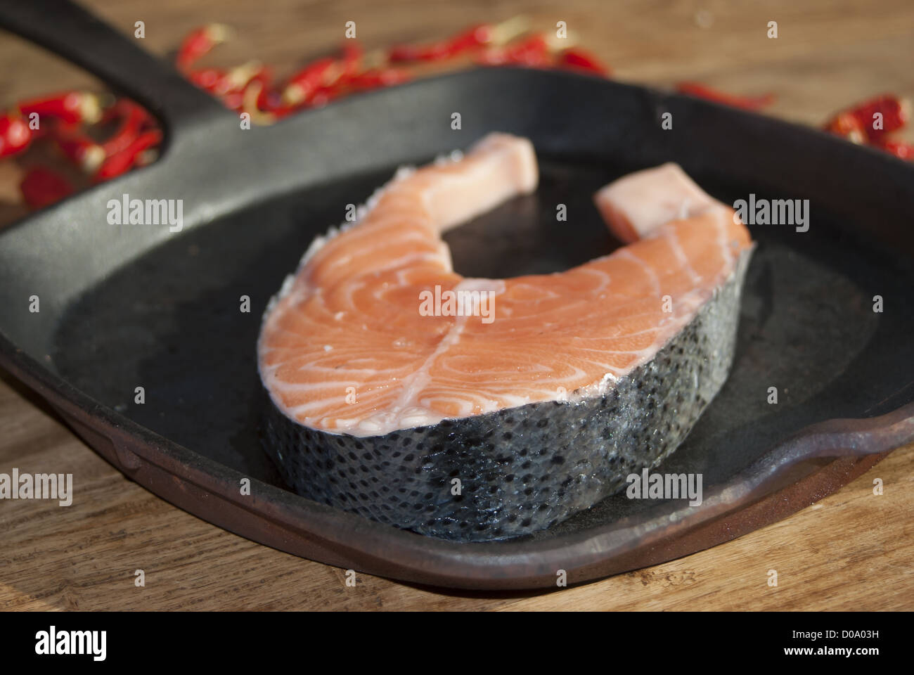 Un tipico piatto italiano: salmone alla griglia Foto Stock