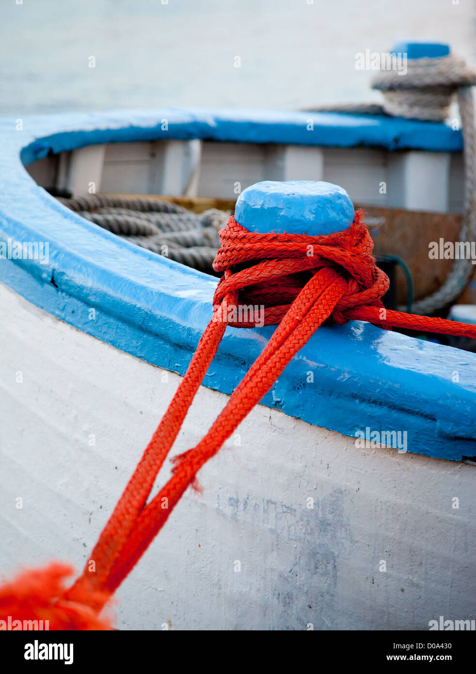 Corda allacciate ad un molo Foto Stock