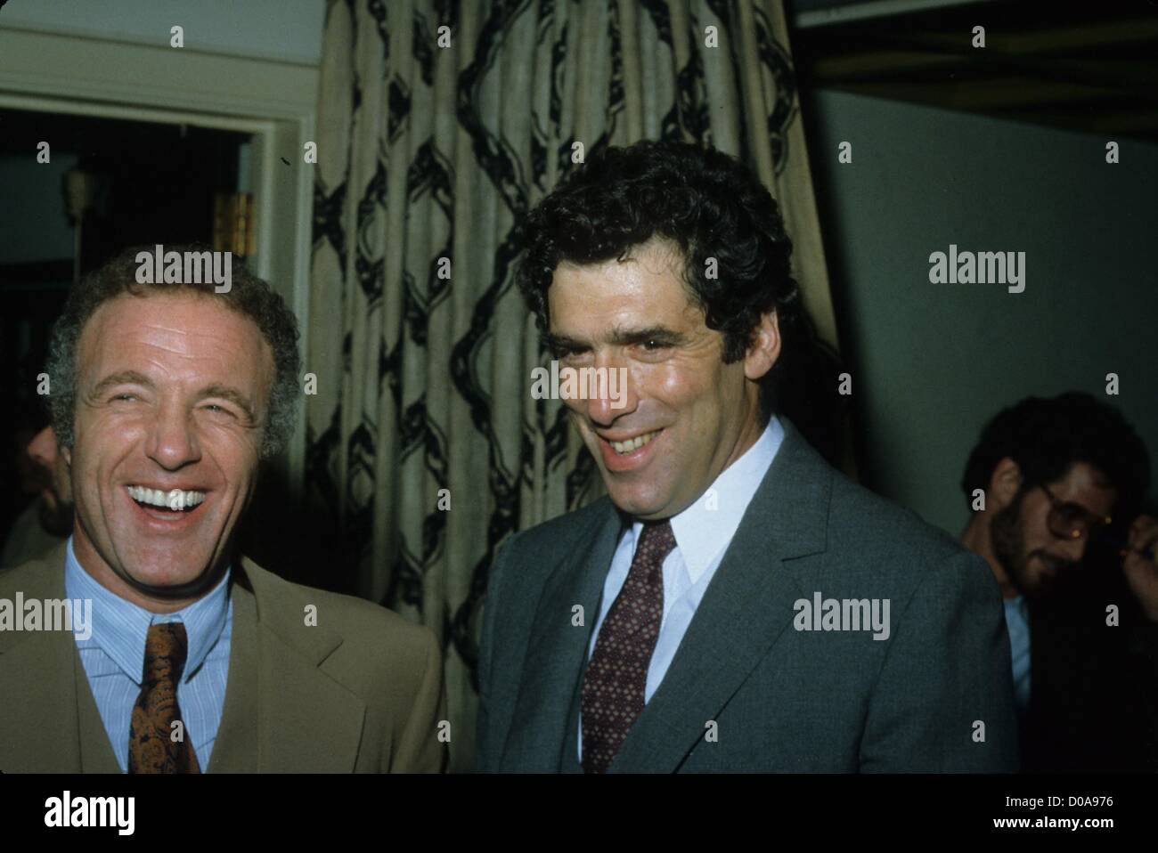 JAMES CAAN con Elliott Gould 1981.e1777b.(Immagine di credito: © Nate Cutler/Globe foto/ZUMAPRESS.com) Foto Stock