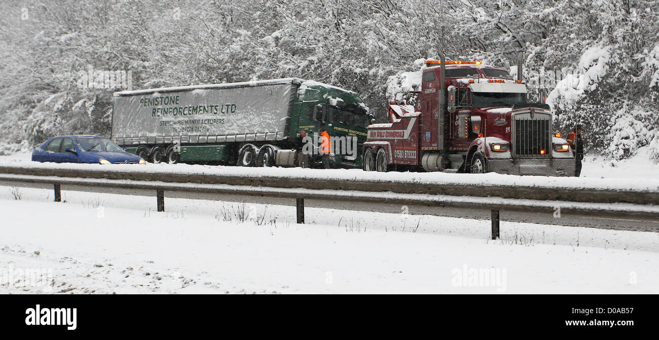 Pesanti nevicate provoca il caos del traffico sulle autostrade M25 e A21 vicino a Tunbridge Wells. Driver abbandonato le loro auto a causa di una cattiva Foto Stock