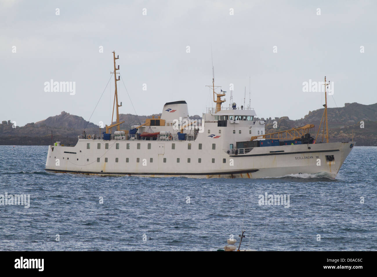 Scillonian III docking in St Mary's Harbour su ultimo giorno prima del suo inverno riattaccare nel 2012 Foto Stock