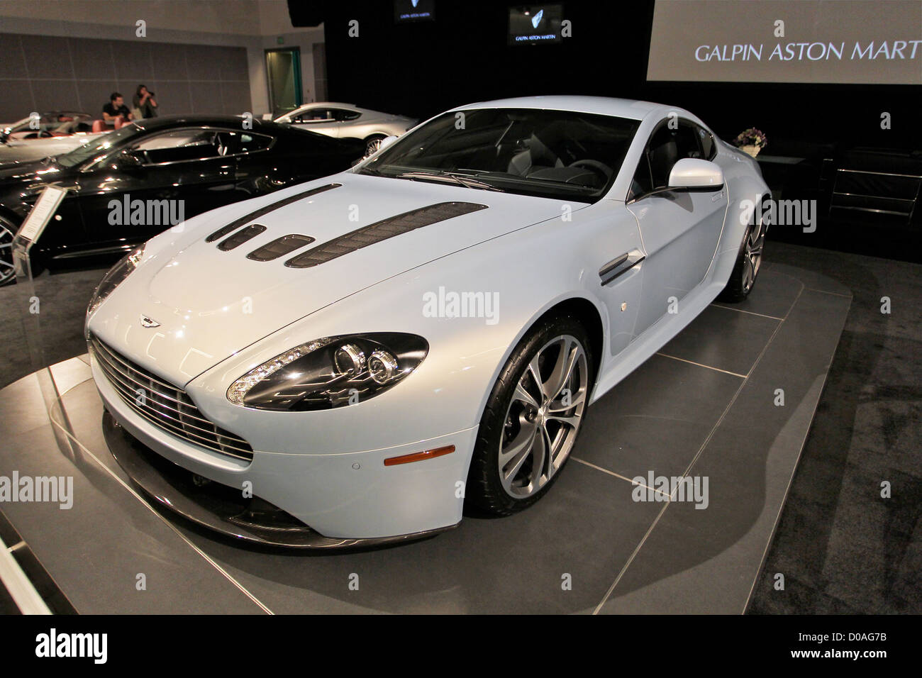 Aston Martin V8 Vantage l annuale LA Auto Show tenutosi presso il Los Angeles Convention Center di Los Angeles, California - 21.11.10 Foto Stock