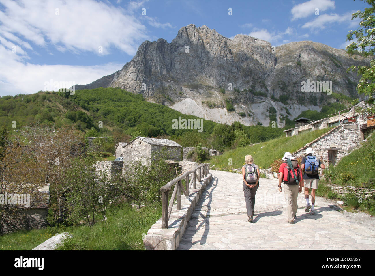 Walkers a Campocatino, Alpi Apuane, nel nord della Toscana, Italia Foto Stock