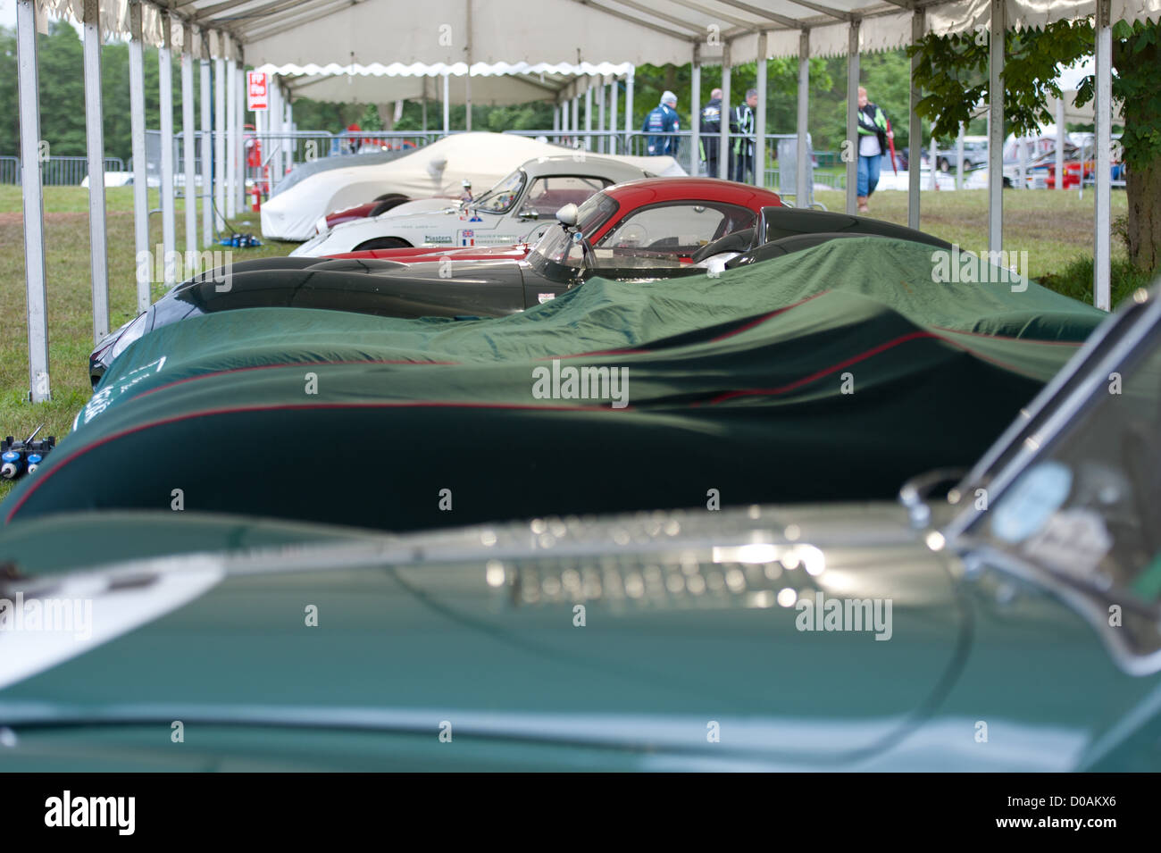 Classic Cars parcheggiato fino sotto il coperchio a pageant di potenza cheshire Foto Stock