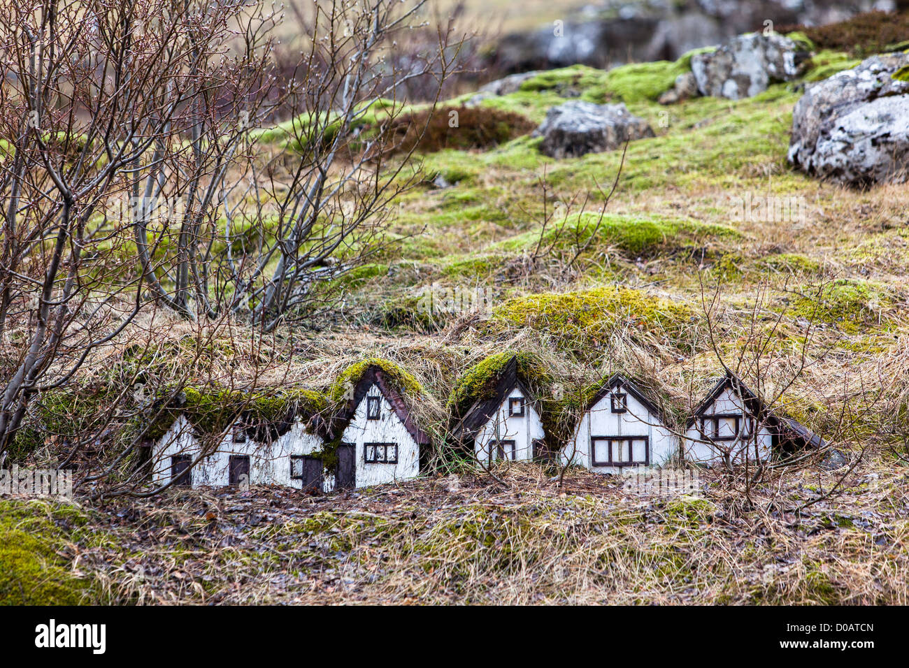 La riproduzione in miniatura di vecchie fattorie della torba con coperte di erba tetti WESTERN ISLANDA EUROPA Foto Stock