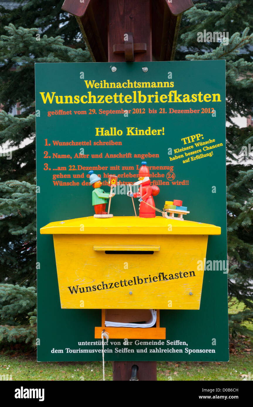 Letterbox per lettere a Babbo Natale, Seiffen, Germania Foto Stock