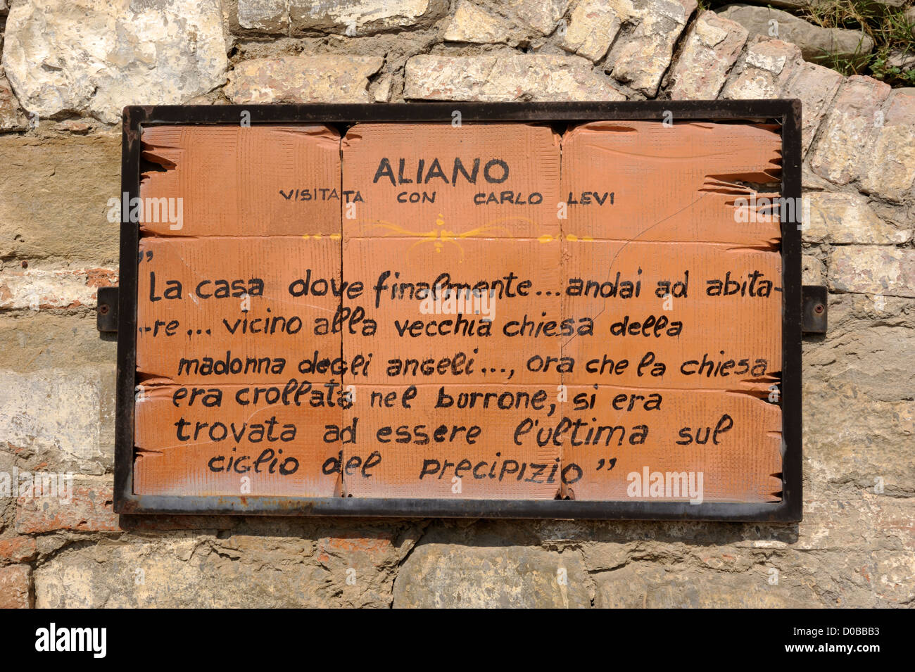In italia, basilicata, aliano, Carlo Levi house, segno con frasi dal