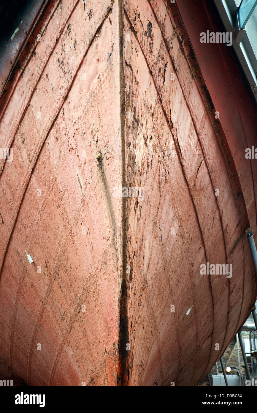 Lo scafo in ferro del Regno di Isambard Brunel SS Great Britain che si può vedere nel bacino del museo marittimo a Bristol, Inghilterra, Regno Unito Foto Stock