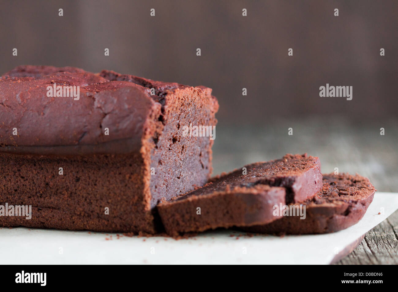 Pane appena sfornato, cioccolato e barbabietole torta di pane Foto Stock