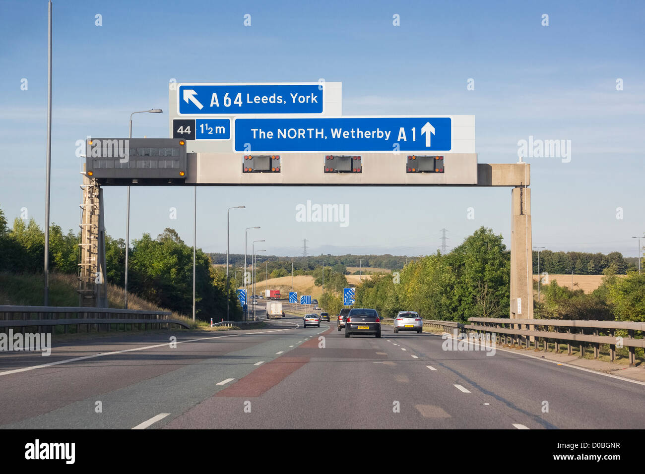 Auto sulla A1 all'A64 Junction dirigendovi verso Wetherby e il nord. Foto Stock