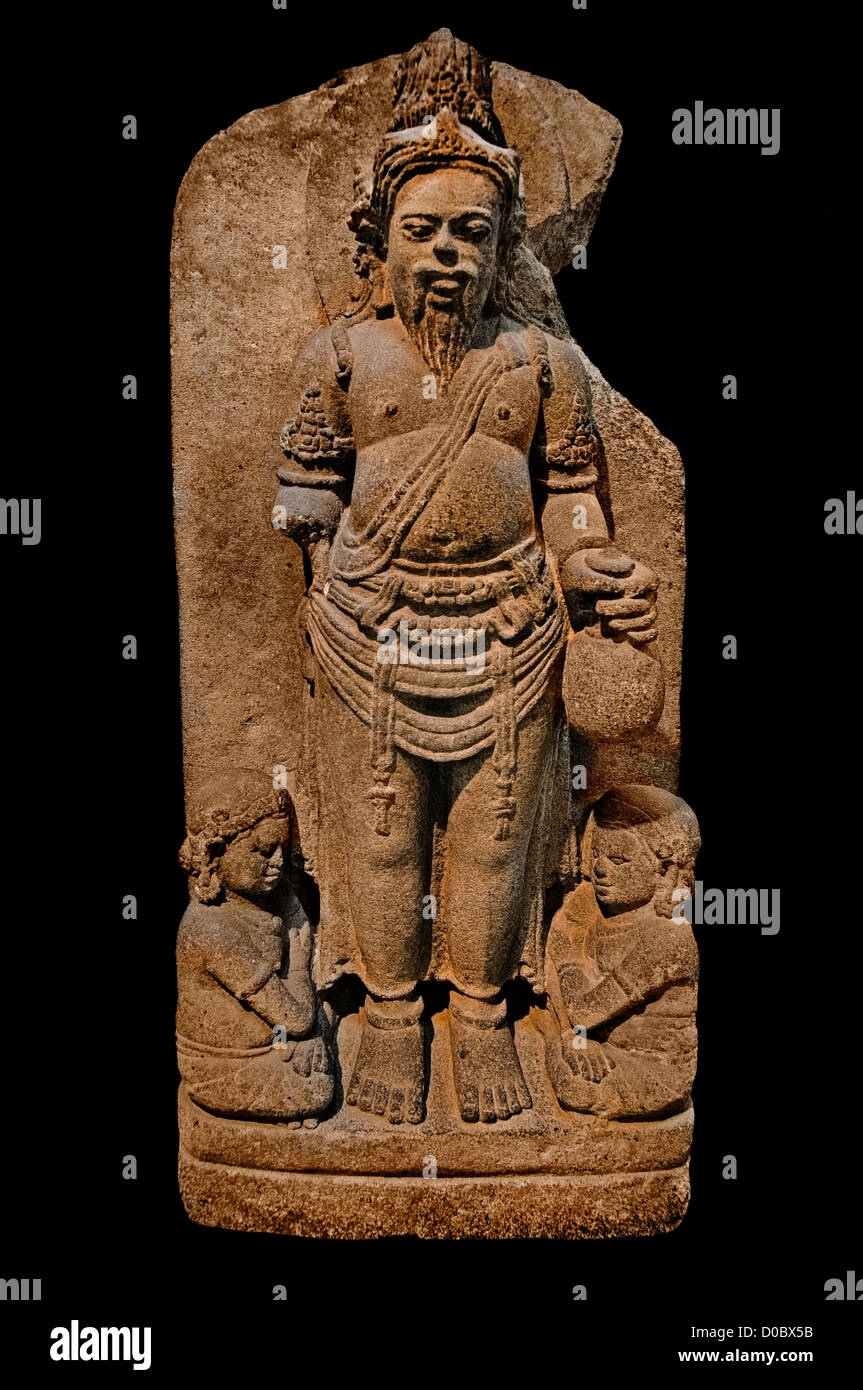 Agastya 9th-10secolo Salvia indù Signore Supremo Siwa Mahadewa o Guru di Shiva con la barba e baffi Java Indonesia Foto Stock