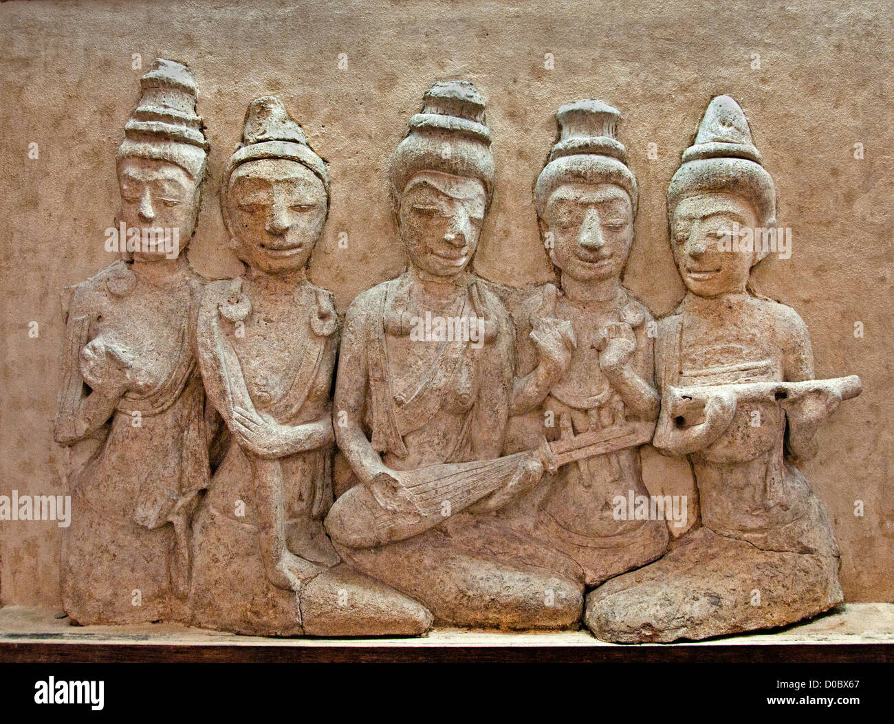 Musica musicisti femmina stucco Dvaravati arte stile 8th-10secolo Stupa 10 Khu Bua Ratchaburi Museo Nazionale di Bangkok Tailandia Foto Stock