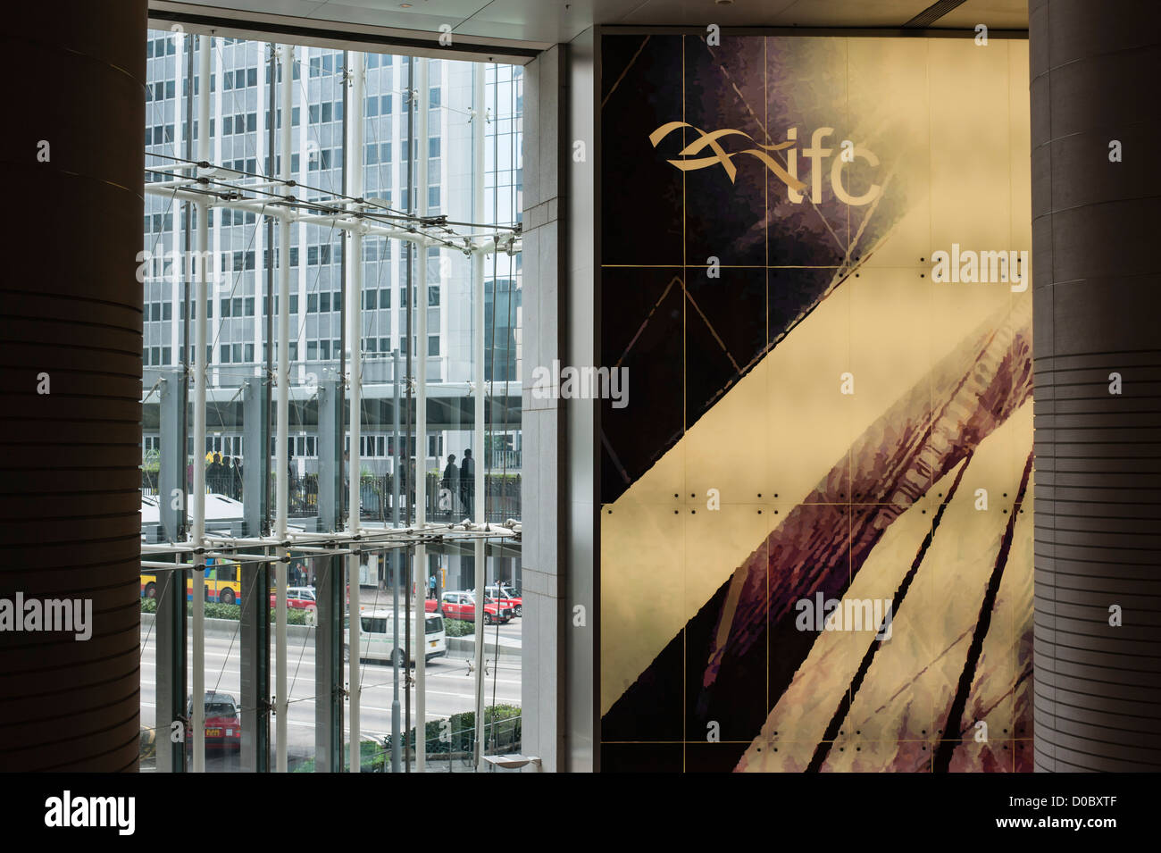 Hong Kong, 5 marzo 2012 la finanza internazionale edificio uno dall'interno. Foto Kees Metselaar Foto Stock