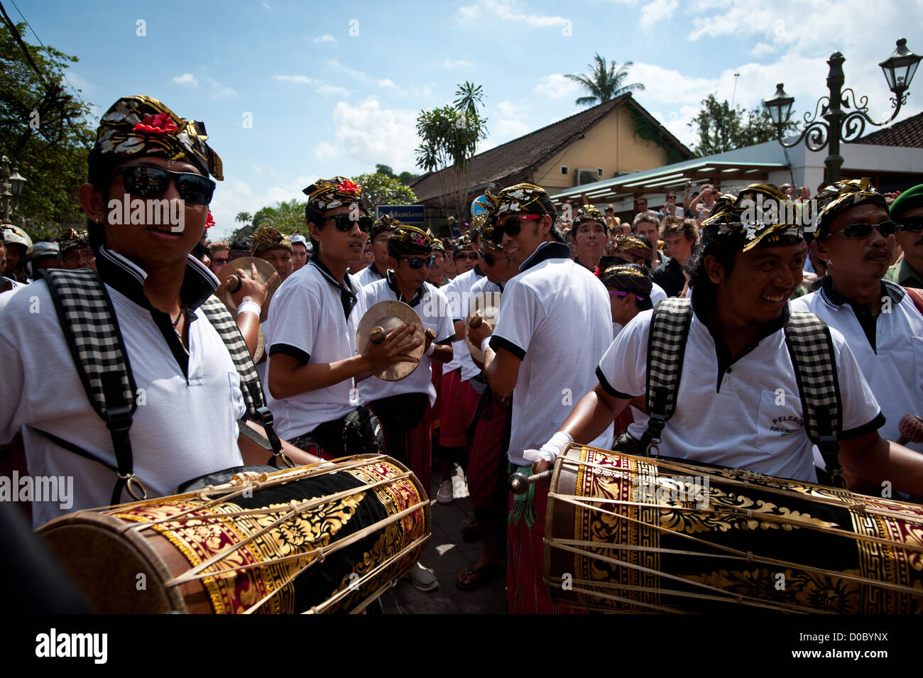 Uno speciale evento indù, un funerale Balinese della famiglia reale in Ubud. Un evento che riunire tutti i clan della zona. Bali Ubud Foto Stock Uno speciale evento indù, un funerale Balinese della famiglia reale in Ubud. Un evento che riunire tutti i clan della zona. Bali Ubud Foto Stock