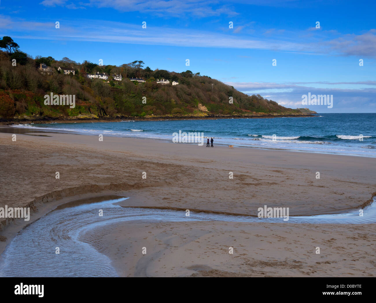 Una passeggiata sulla spiaggia di Carbis Bay, Cornwall Foto Stock