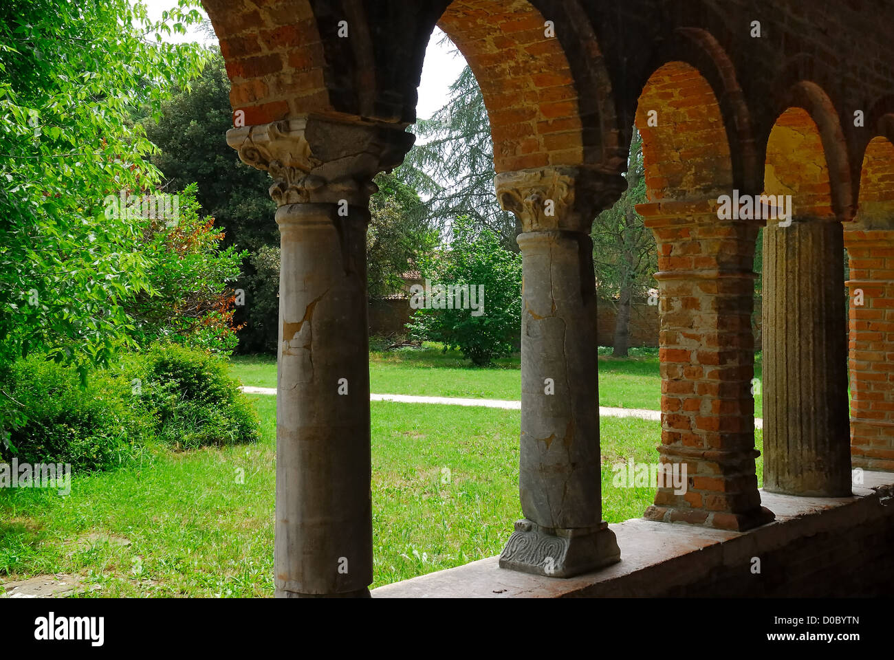Abbazia di Pomposa situata nel comune di Codigoro in provincia di Ferrara è una abbazia risalente al IX secolo. Foto Stock