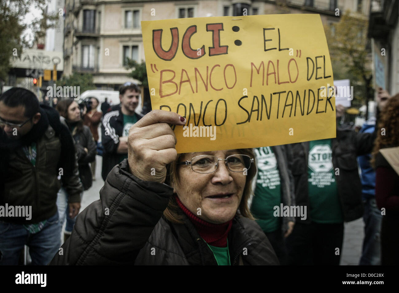 Barcellona, Spagna. Il 22 novembre 2012. Donna che protestavano contro di ipoteca e di procedure di sfratto di UCI - Banco Santander banca di credito-. Credito: esteban mora / Alamy Live News Foto Stock