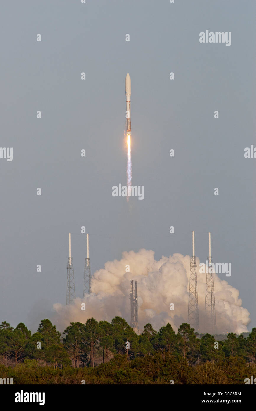 Un Atlas V rocket lancia la seconda due costruiti X-37B prova orbitale veicoli OTV-2 meno di un anno dopo il suo primo Foto Stock