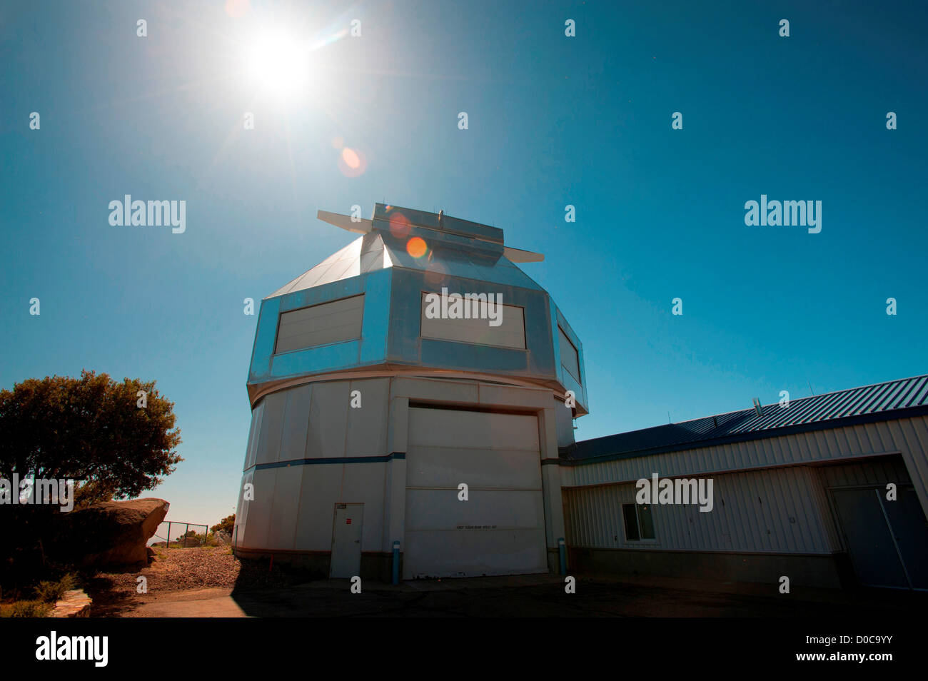 Una vista della cupola di alloggiamento del 3,5-metro WIYN telescopio al Kitt Peak National Observatory, Arizona Foto Stock