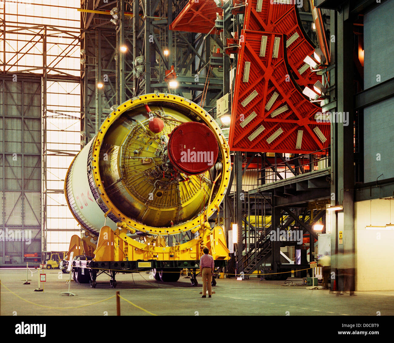 Stadio superiore del Saturn V nel gruppo del veicolo edificio Foto Stock