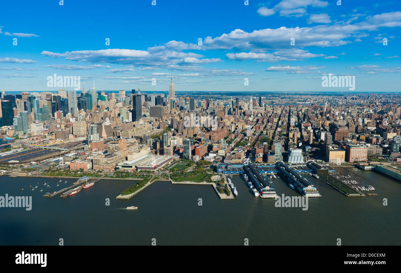 Manhattan lato ovest e pontili vista aerea, New York Foto Stock