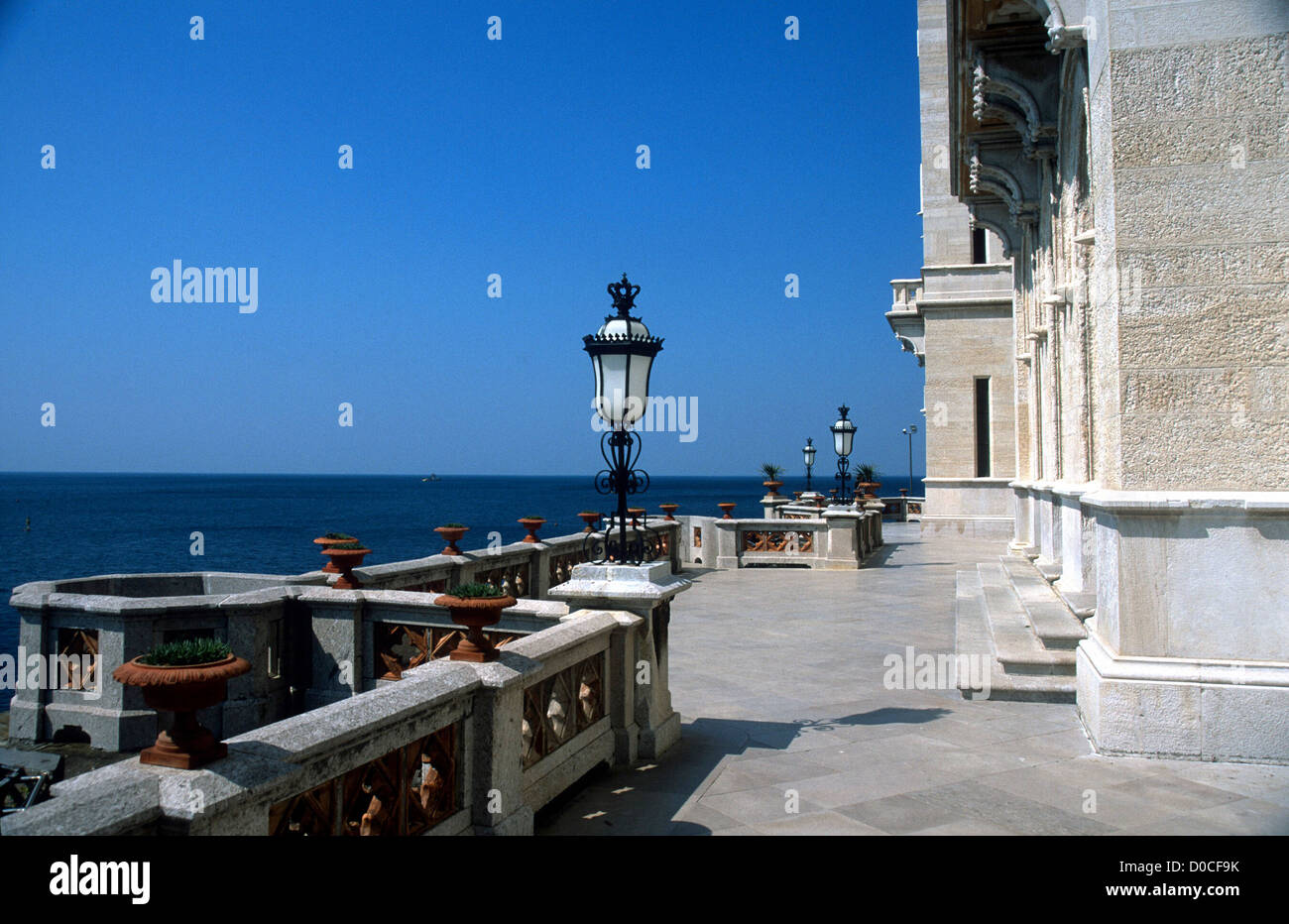 Italia Trieste La Terrazza Del Castello Di Miramare Foto Stock Alamy