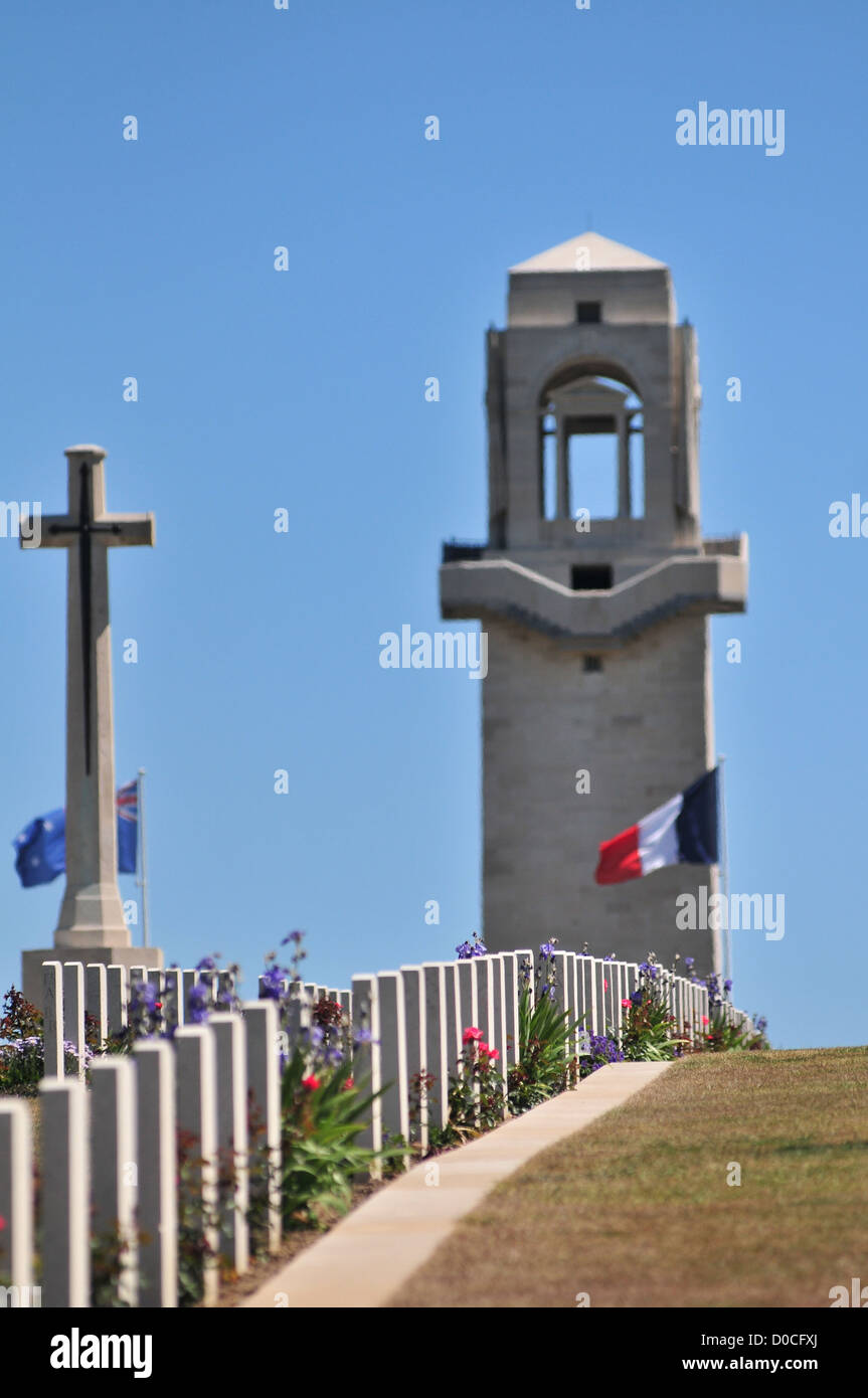 Cimitero di sacrificio croce precedenti Australian National Memorial inaugurato nel 1938 VILLIERS-BRETONNEUX SOMME (80) FRANCIA Foto Stock