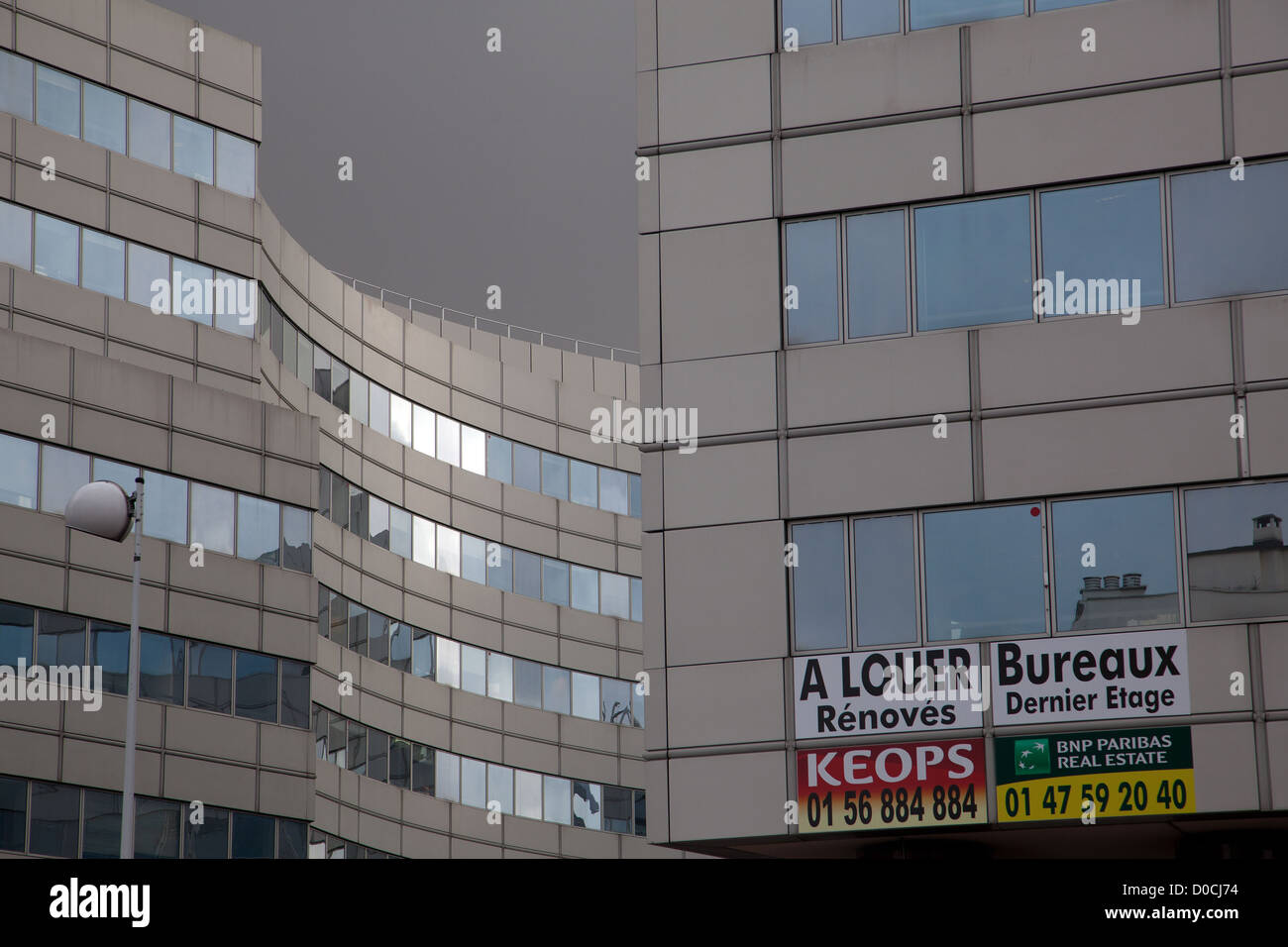 Ufficio di Noleggio degli edifici al quartiere della stazione ferroviaria di Montparnasse Parigi FRANCIA Foto Stock