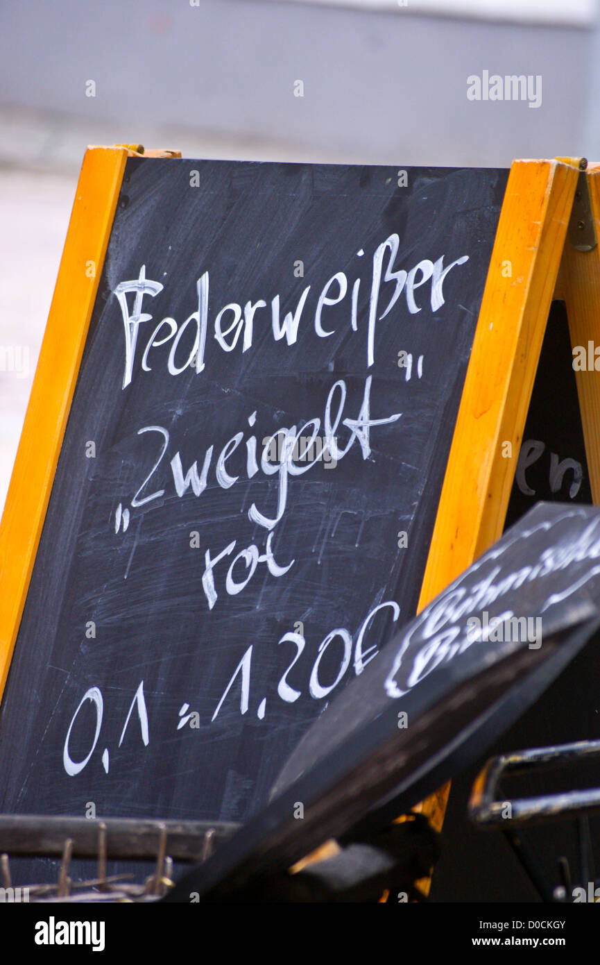 Scheda di segno pubblicità federweisser vino Meissner Weinfest, winessen, Sassonia, Sassonia, Germania Foto Stock