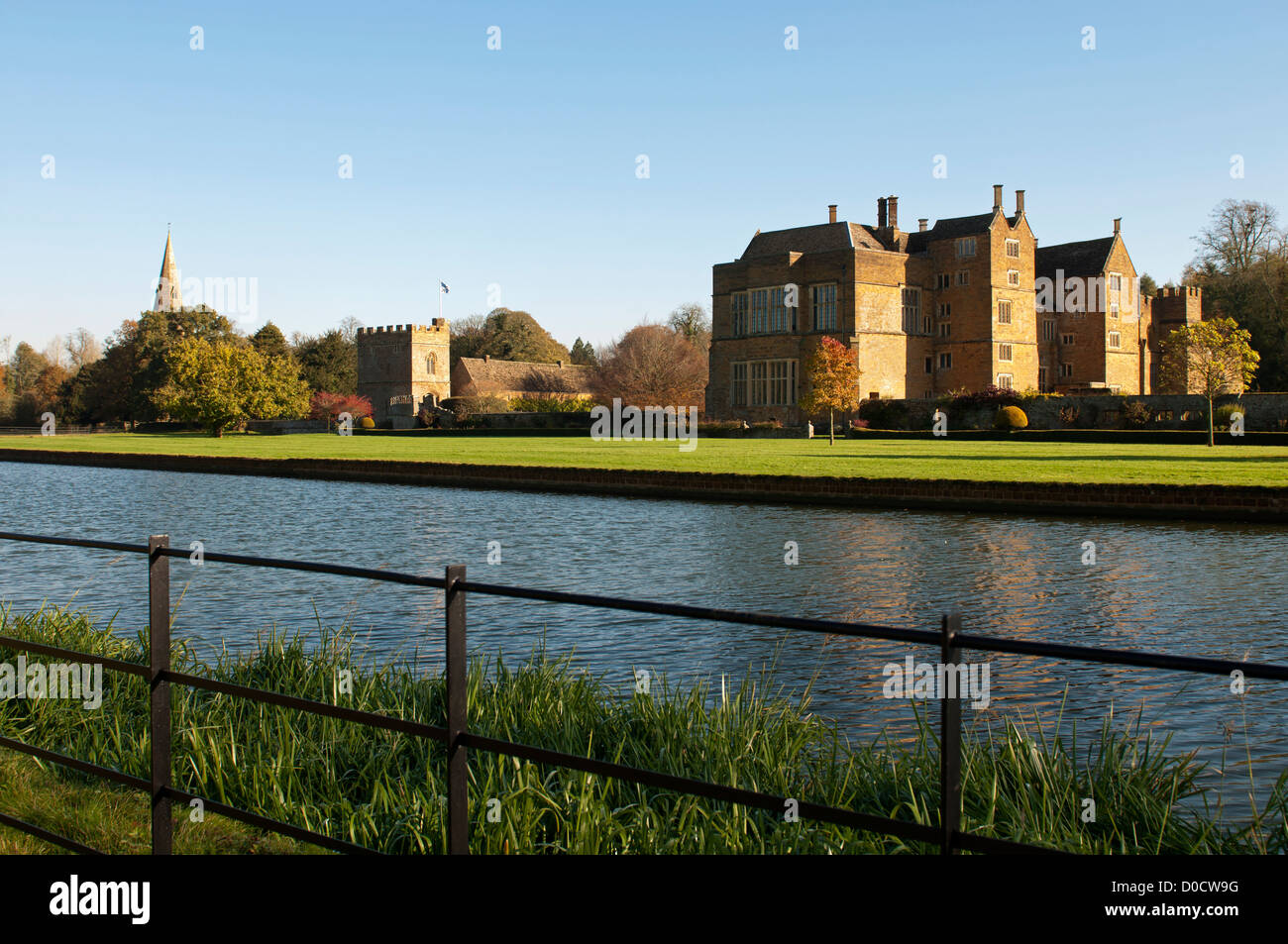 Castello di Broughton in autunno, Oxfordshire, Regno Unito Foto Stock