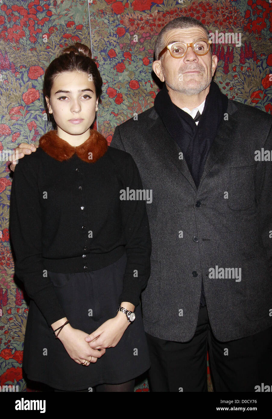 Clara Mamet e suo padre David Mamet apertura notturna dopo essere partito la produzione di Broadway di 'David Mamet è una vita in Foto Stock