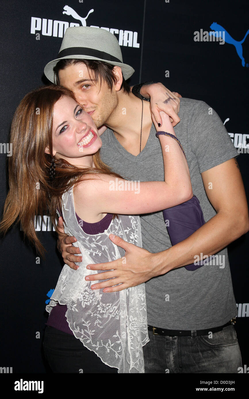 Molly Burnett e Casey Deidrick PUMA Social Club LA lancio tenutasi al tramonto Towers - Gli arrivi di Los Angeles, California - Foto Stock