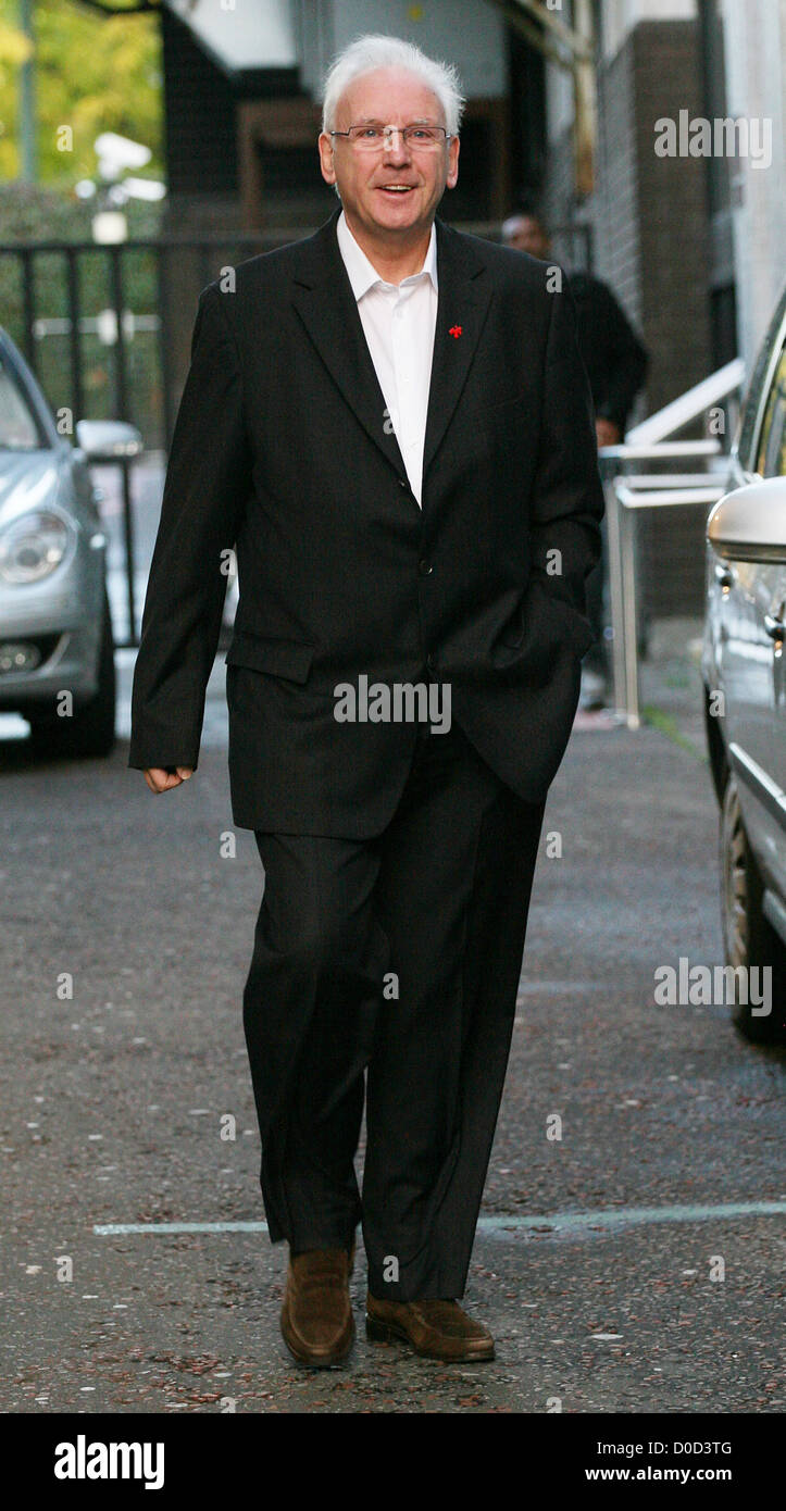 Pete Waterman al di fuori della ITV Studios di Londra - Inghilterra Foto Stock