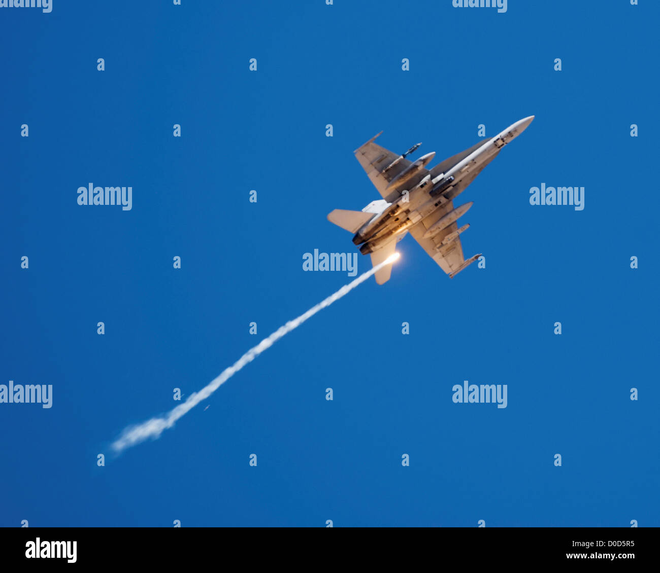 Un US Marine Corps F/A-18D Hornet consuma una svasatura Foto Stock