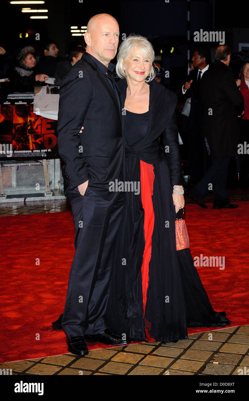 Bruce Willis e Dame Helen Mirren, Regno Unito premiere di 'RED' tenuto presso la Royal Festival Hall Arrivi - Londra, Inghilterra - Foto Stock