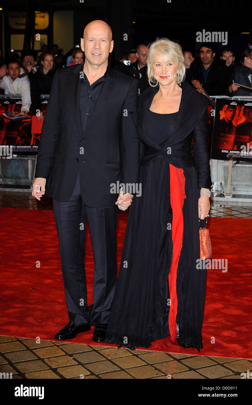 Bruce Willis e Dame Helen Mirren, Regno Unito premiere di 'RED' tenuto presso la Royal Festival Hall Arrivi - Londra, Inghilterra - Foto Stock