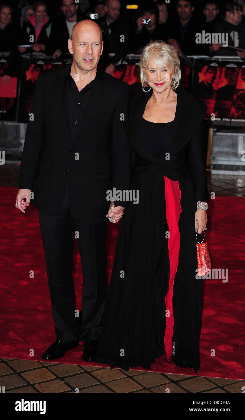 Dame Helen Mirren e Bruce Willis nel Regno Unito premiere di 'RED' tenuto presso la Royal Festival HallArrivals London Inghilterra England Foto Stock