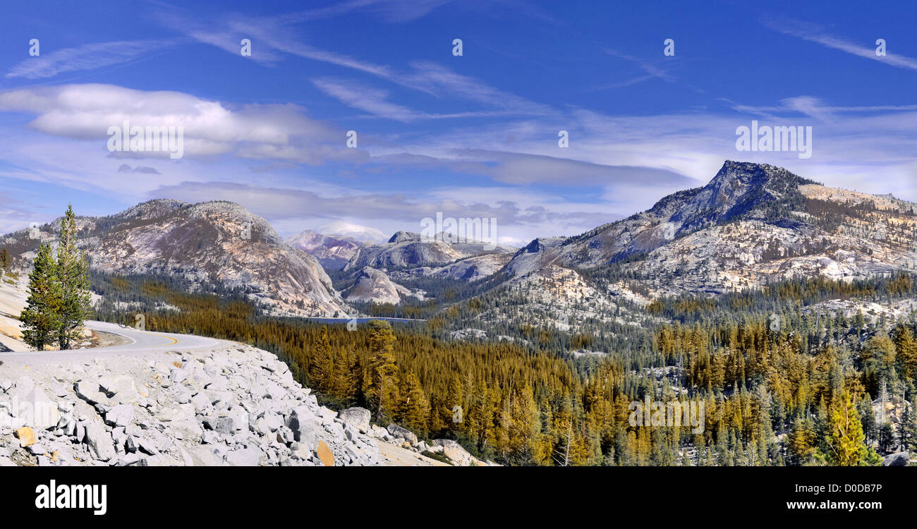 La vista da Olmsted Point - Parco Nazionale di Yosemite in California negli Stati Uniti. Si tratta di una immagine ad alta risoluzione. Foto Stock