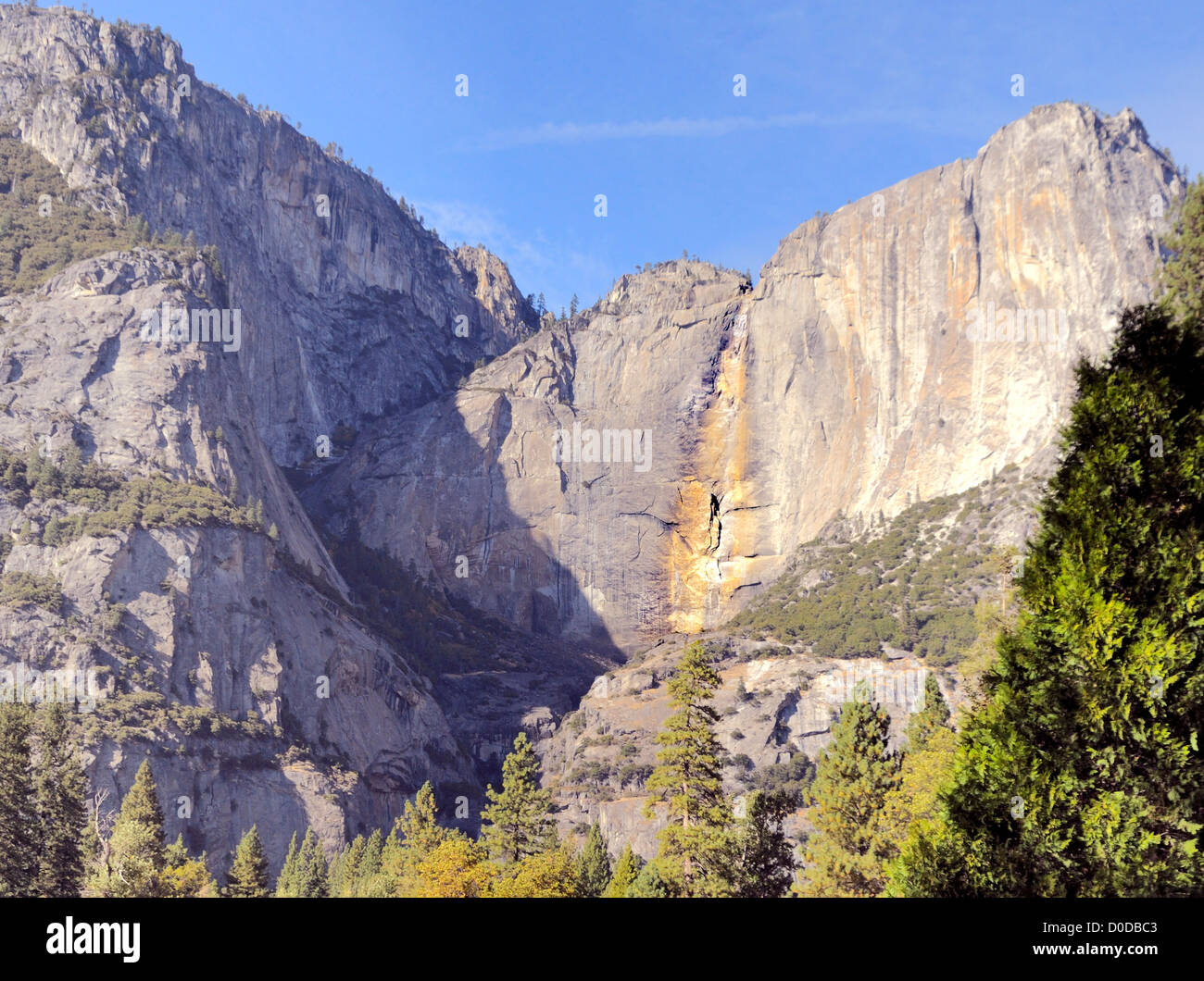 Il parco nazionale di Yosemite Falls (secco) : Parco Nazionale di Yosemite in California negli Stati Uniti. Foto Stock