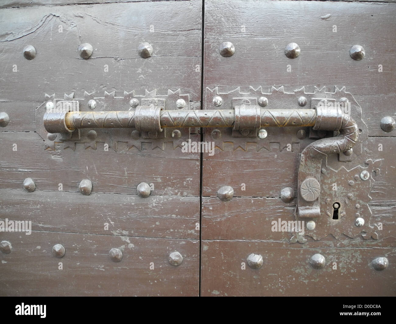 Esempi di antica porta le viti di scorrimento serrature cerniere di mobili hardware della porta Foto Stock