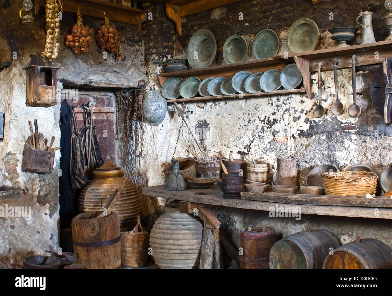 Vecchia cucina tradizionale all'interno di un monastero greco a Meteora, Grecia Foto Stock