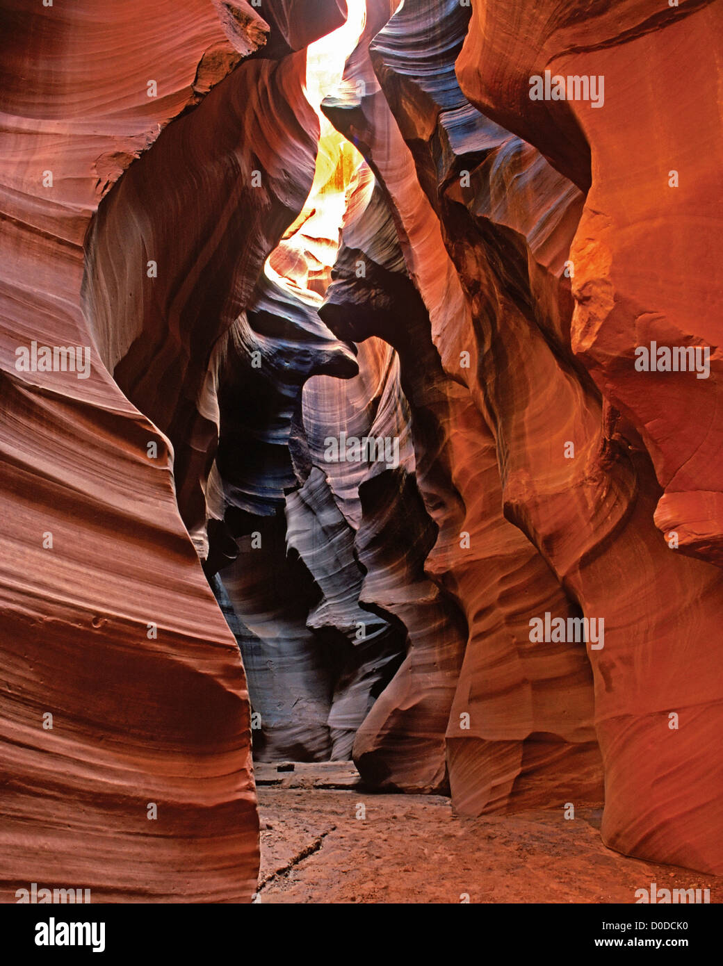 Confetti di mandorle dai colori tenui e pastello; bianco, rosa e lilla.  Shot con una profondità di campo ridotta Foto stock - Alamy