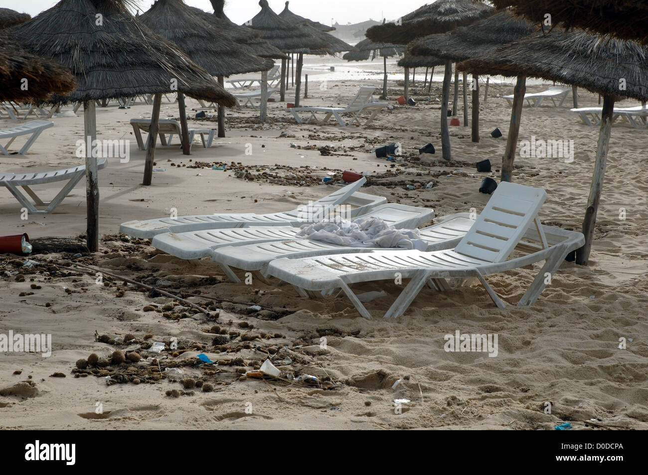 I rifiuti sulla spiaggia di Yasmine Hammamet Foto Stock