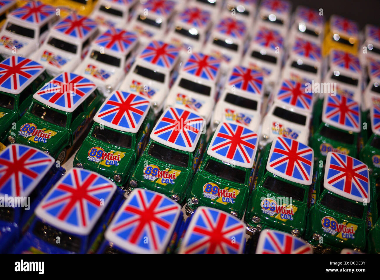 Toy mini automobili con union jack sul tetto Foto Stock
