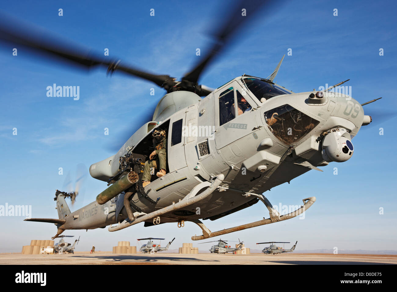 Un U.S. Marine Corps UH-1Y Venom lancia a Camp Bastion, provincia di Helmand, Afghanistan. Foto Stock